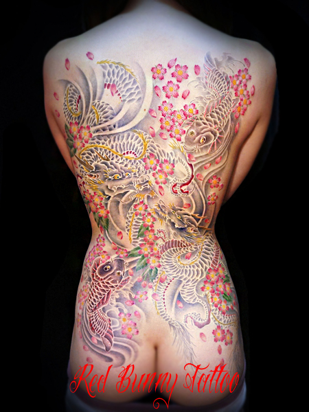 刺青　龍　白筋　女性